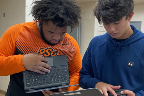 Seniors Jason Chunk Williams and Jaden Jauregui use Chromebook stations to register to vote during lunch on Thursday, October 13.