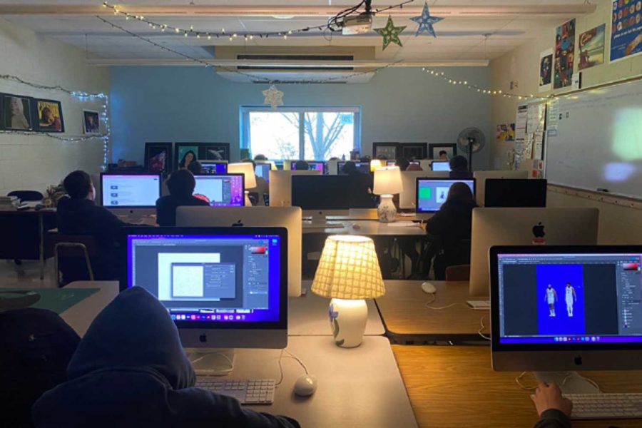 Students work in the relaxing environment of the graphic design classroom. 