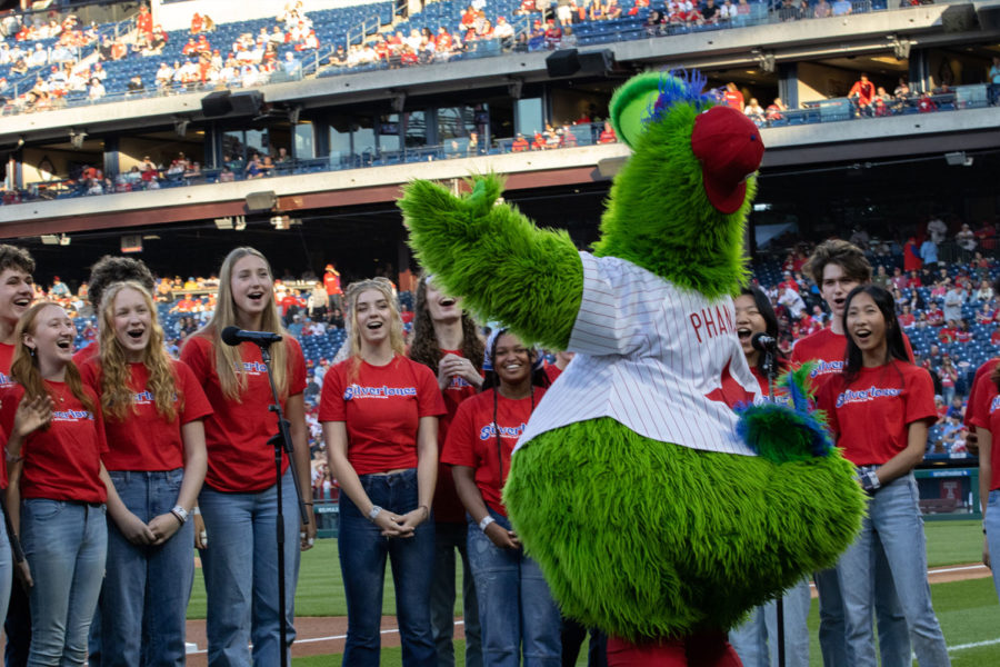 The+Phanatic+takes+a+turn+at+directing+the+Silvertones+during+their+national+anthem+performance.