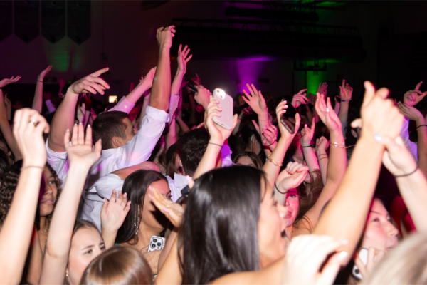 Navigation to Story: PHOTOS: Students dance night away at Frosh