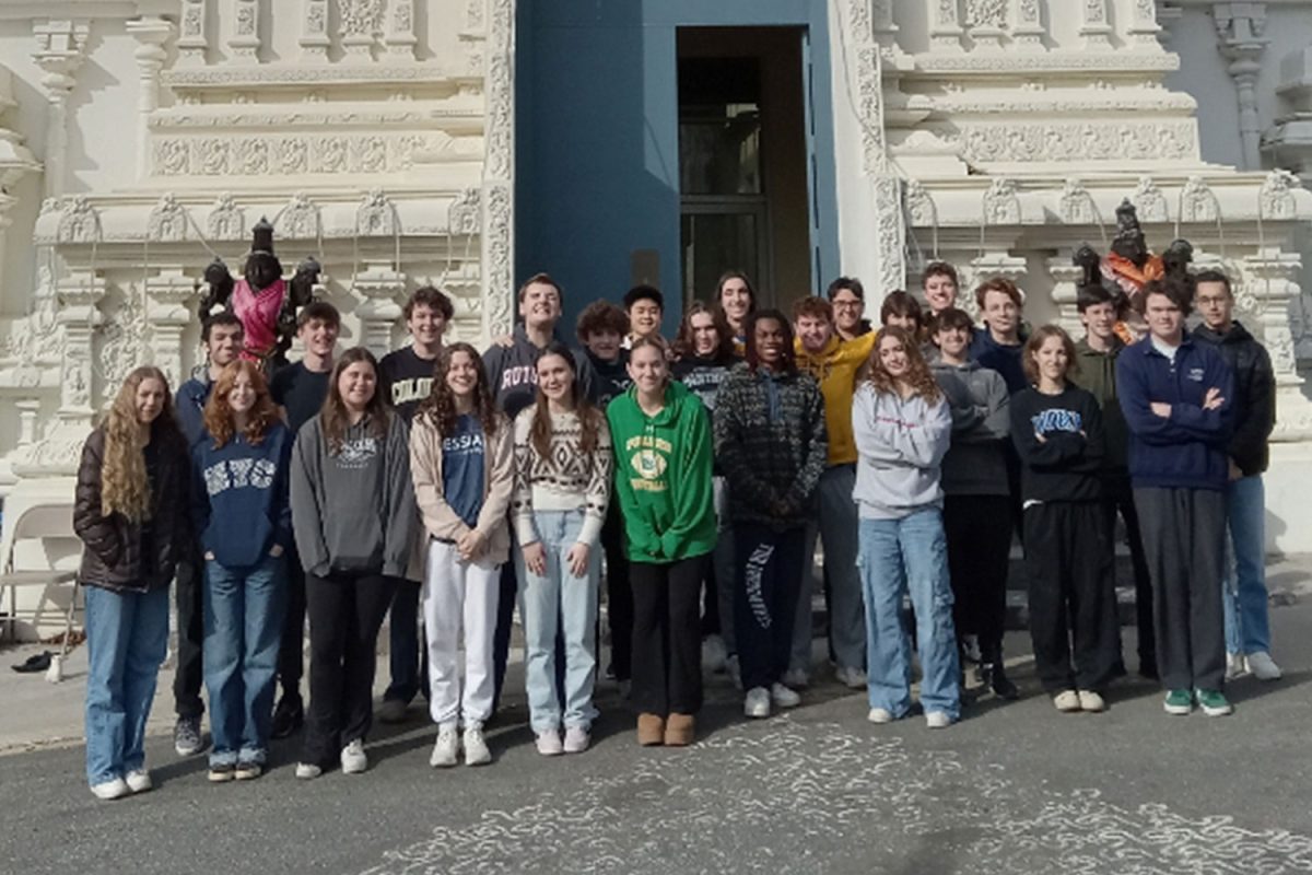 Mr Peterson’s third block World Religions class pose outside a Hindu Temple. (Provided by Matteo Ventresca)
