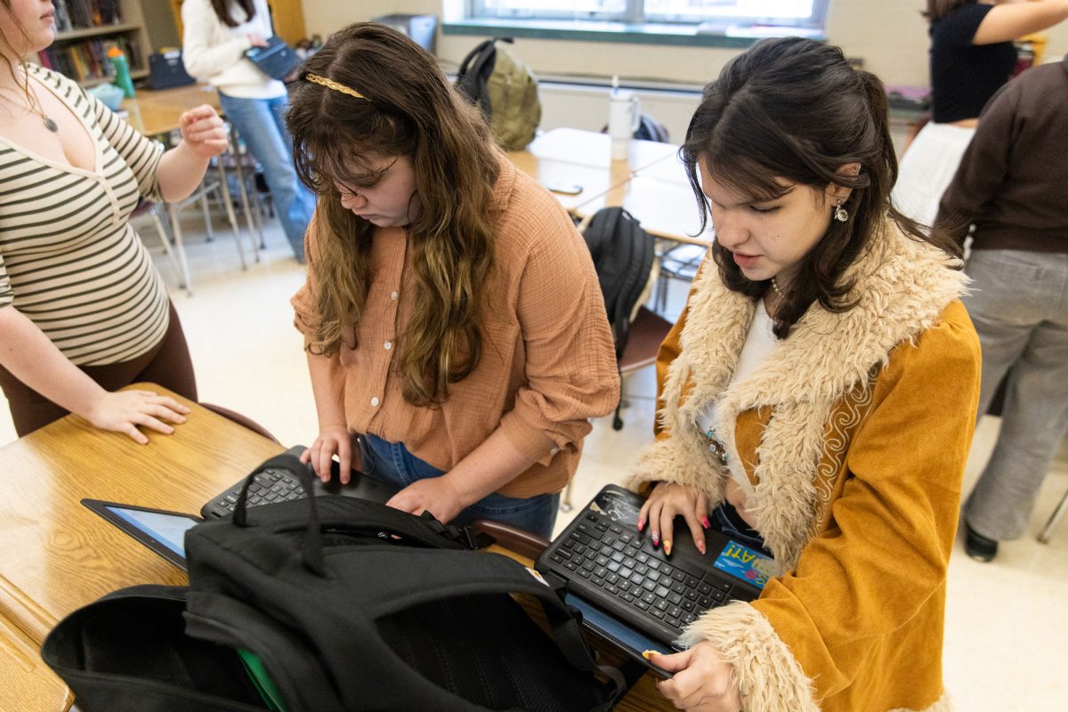 Seniors and Jabberwocky Editors-in-Chiefs Sarah Bagonis and Luci DiBonaventura scroll through Jabberwocky submissions to select a winner for their upcoming Spring issue during fifth block on Wednesday, February 5, in room 211.