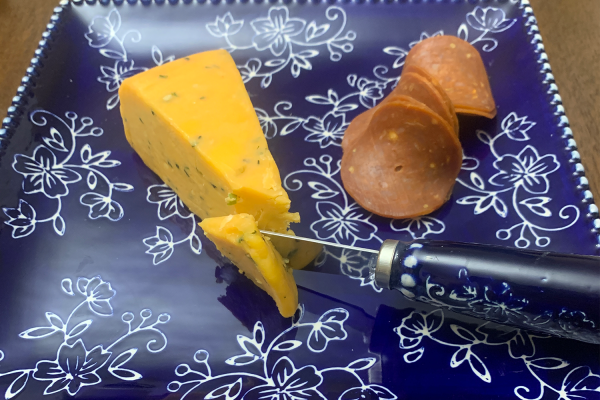 Navigation to Story: Cheese Corner: Cotswold, the perfect pub cheese