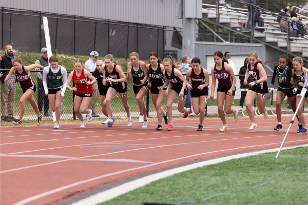 Navigation to Story: OPINION: Overcrowded track, turf space inconveniences students