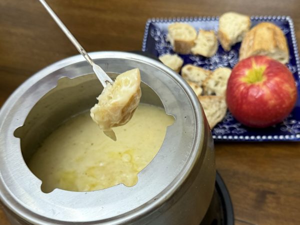 Navigation to Story: Cheese Corner: Going nuts over gruyère fondue