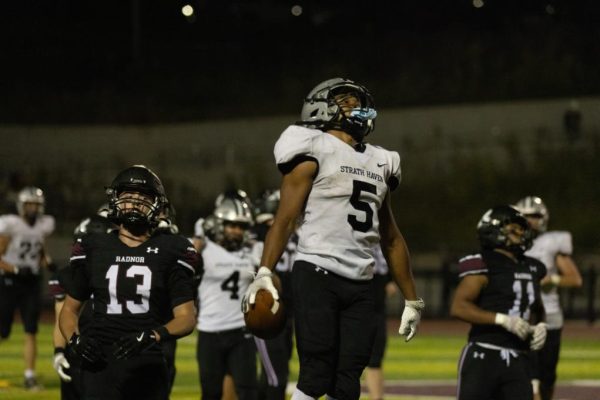 Navigation to Story: PHOTOS: Varsity football defeats Radnor 56-6 in well-rounded performance