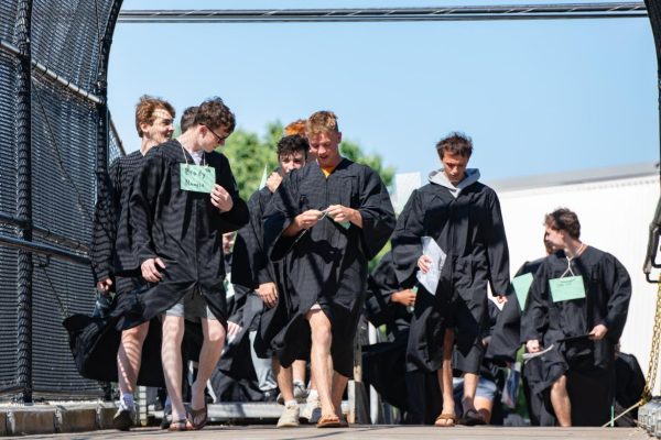 Navigation to Story: PHOTOS: Senior grad walks provide sentimental experience