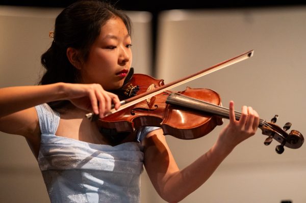 Navigation to Story: PHOTOS: Junior presents George H. Slick recital